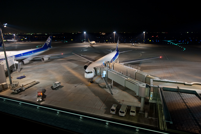 夜の羽田空港